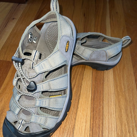 Gently worn men’s Keens - Picture 2 of 13